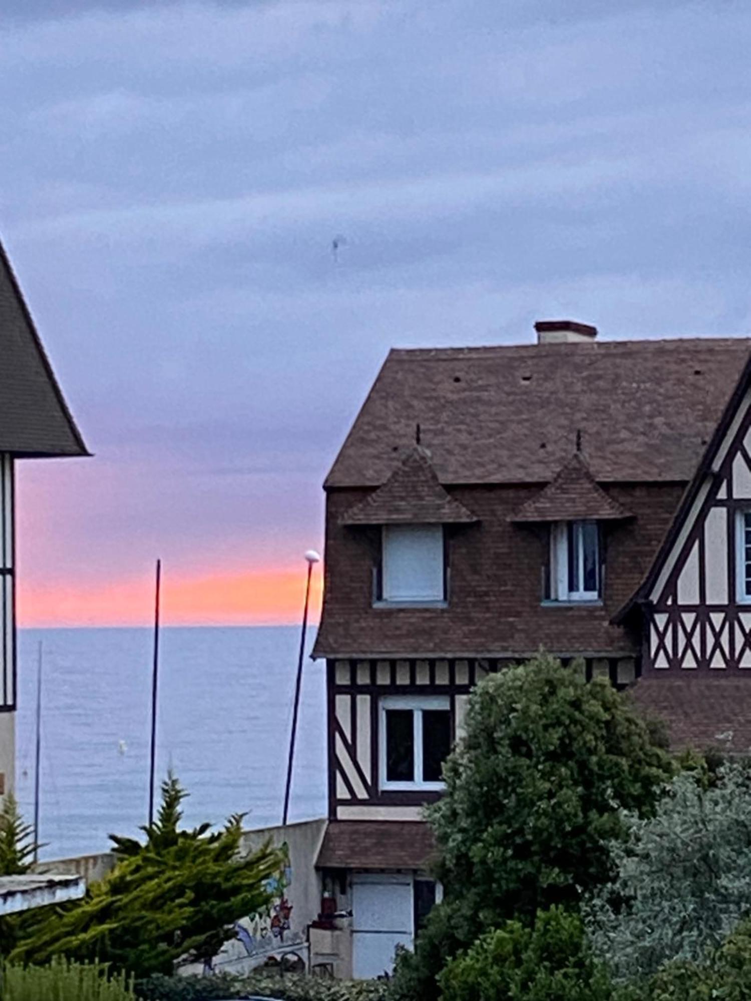 Appartement 65M2 Avec Balcon Vues Partielles Mer A 150M De La Plage Et Centre, Wifi Et Parking Prive Blonville-sur-Mer Exterior photo