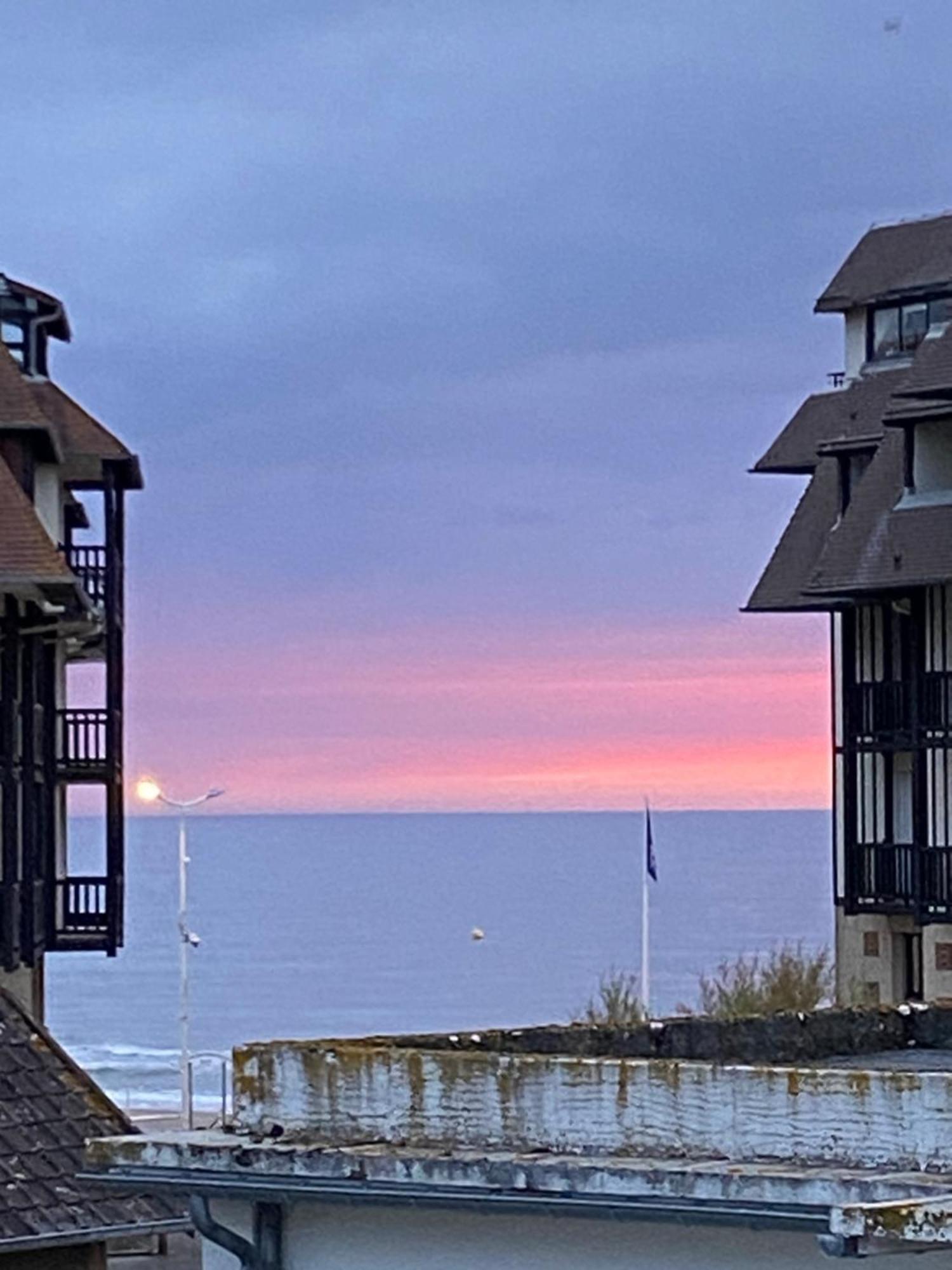 Appartement 65M2 Avec Balcon Vues Partielles Mer A 150M De La Plage Et Centre, Wifi Et Parking Prive Blonville-sur-Mer Exterior photo