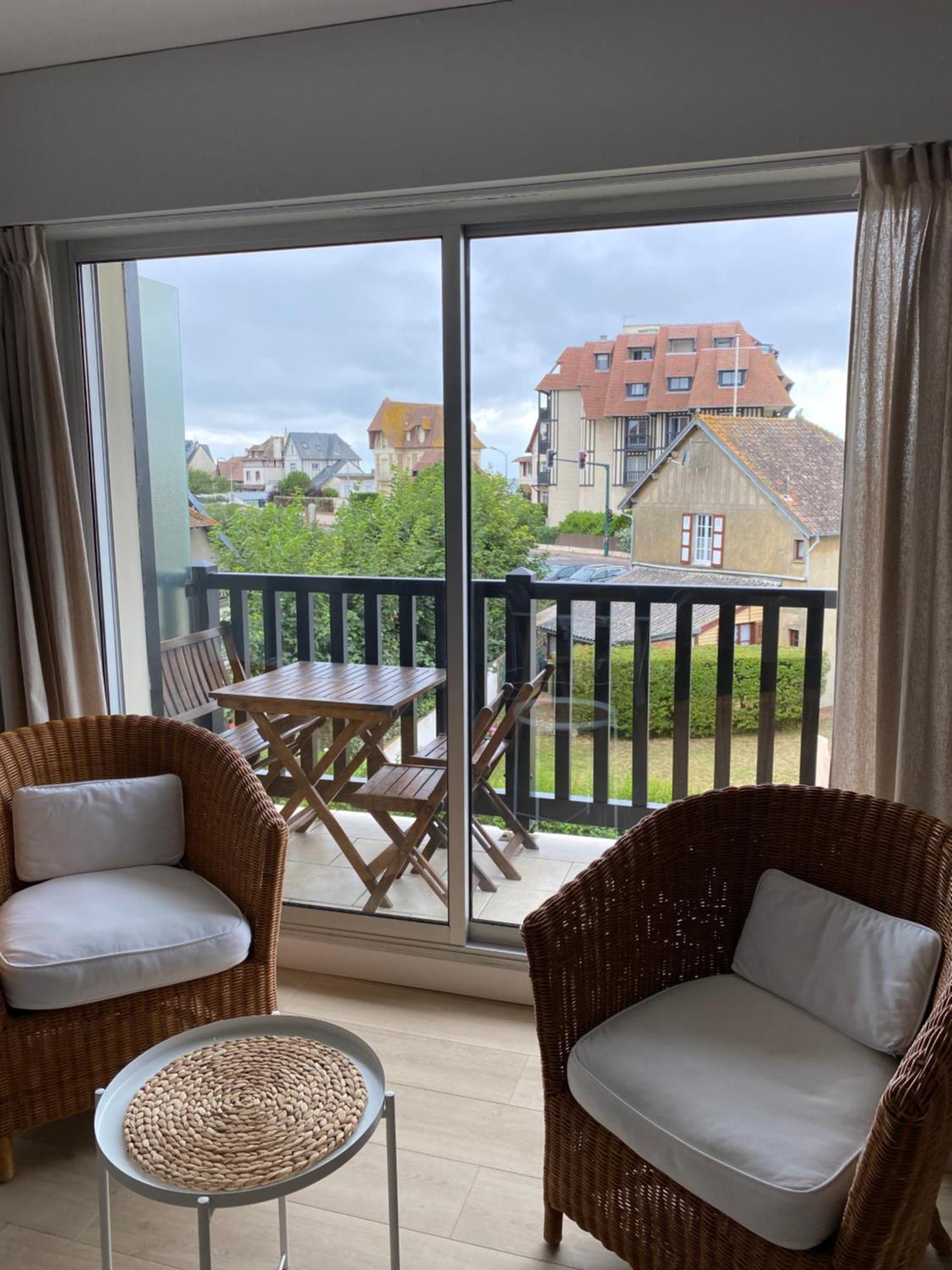 Appartement 65M2 Avec Balcon Vues Partielles Mer A 150M De La Plage Et Centre, Wifi Et Parking Prive Blonville-sur-Mer Exterior photo
